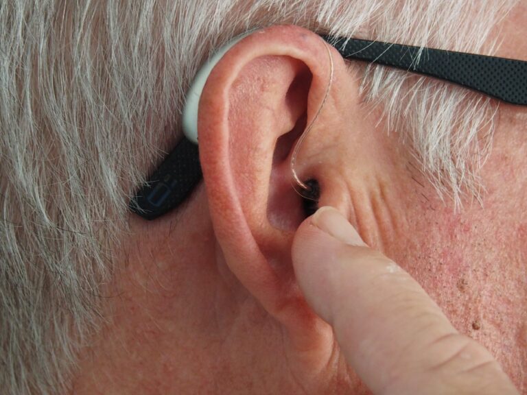 Wearing a hearing aid cuts dementia risk